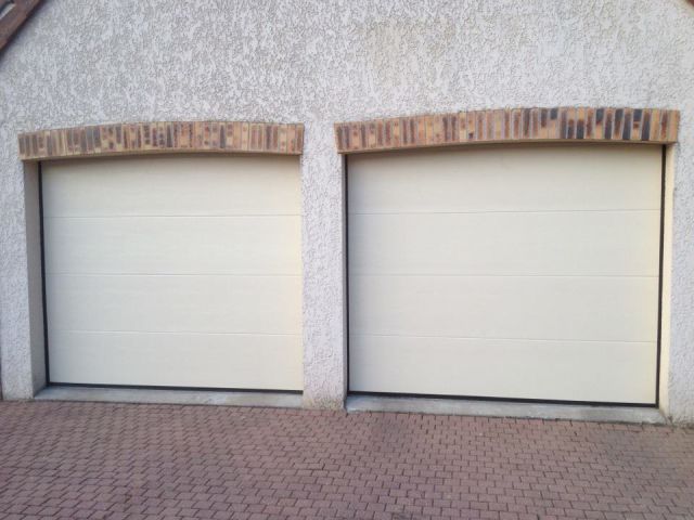 Deux portes de garage