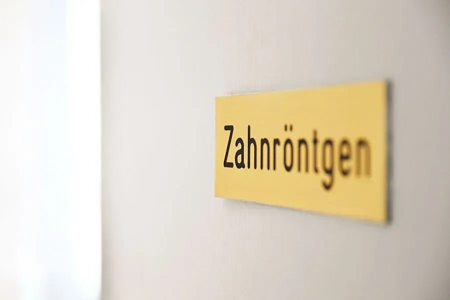 Zahnarztpraxis Tarja Böhlke, Schild Zahnröntgen