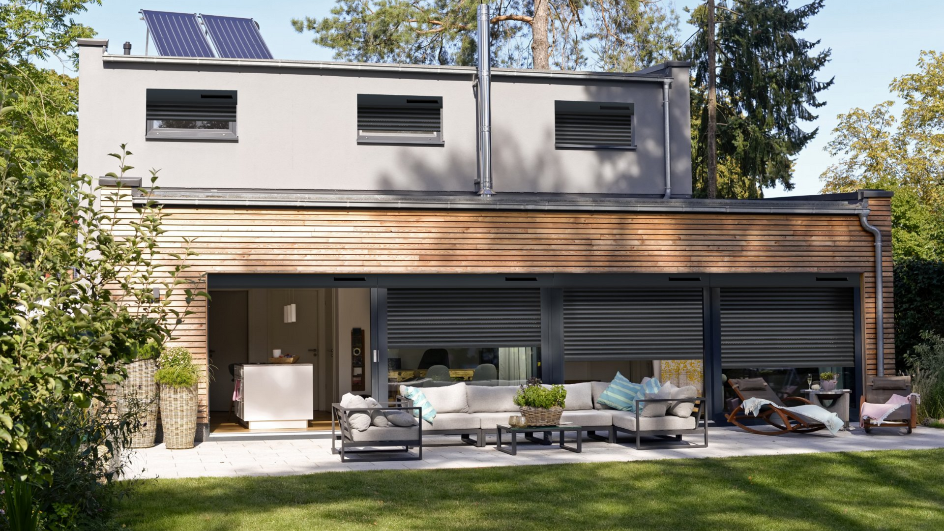 Maison avec volets roulants