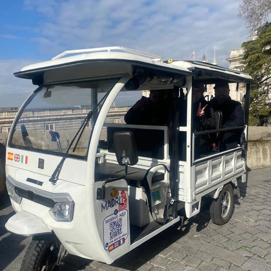 Folleto promocional de tours por Málaga.