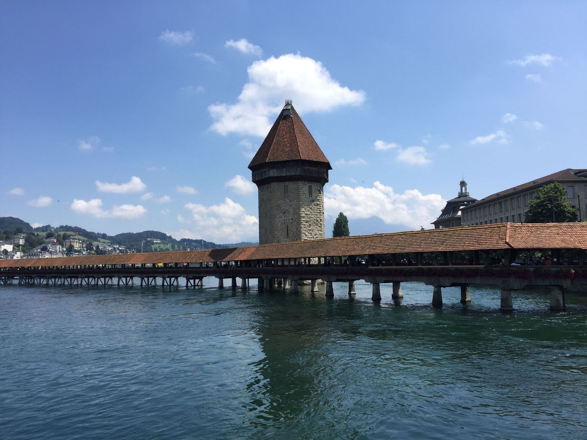 Le pont dit Kapellbrücke à Lucerne - Taxi Pascal Sàrl