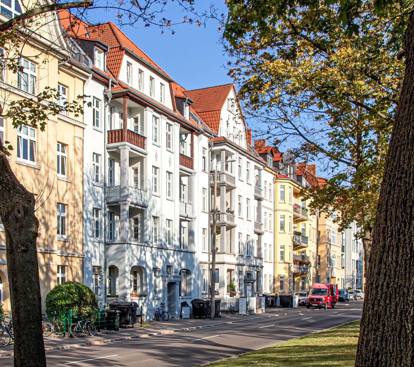 Mehrfamilienhaus Stauffenbergallee 25 in Erfurt nach Ankauf und Vermietung