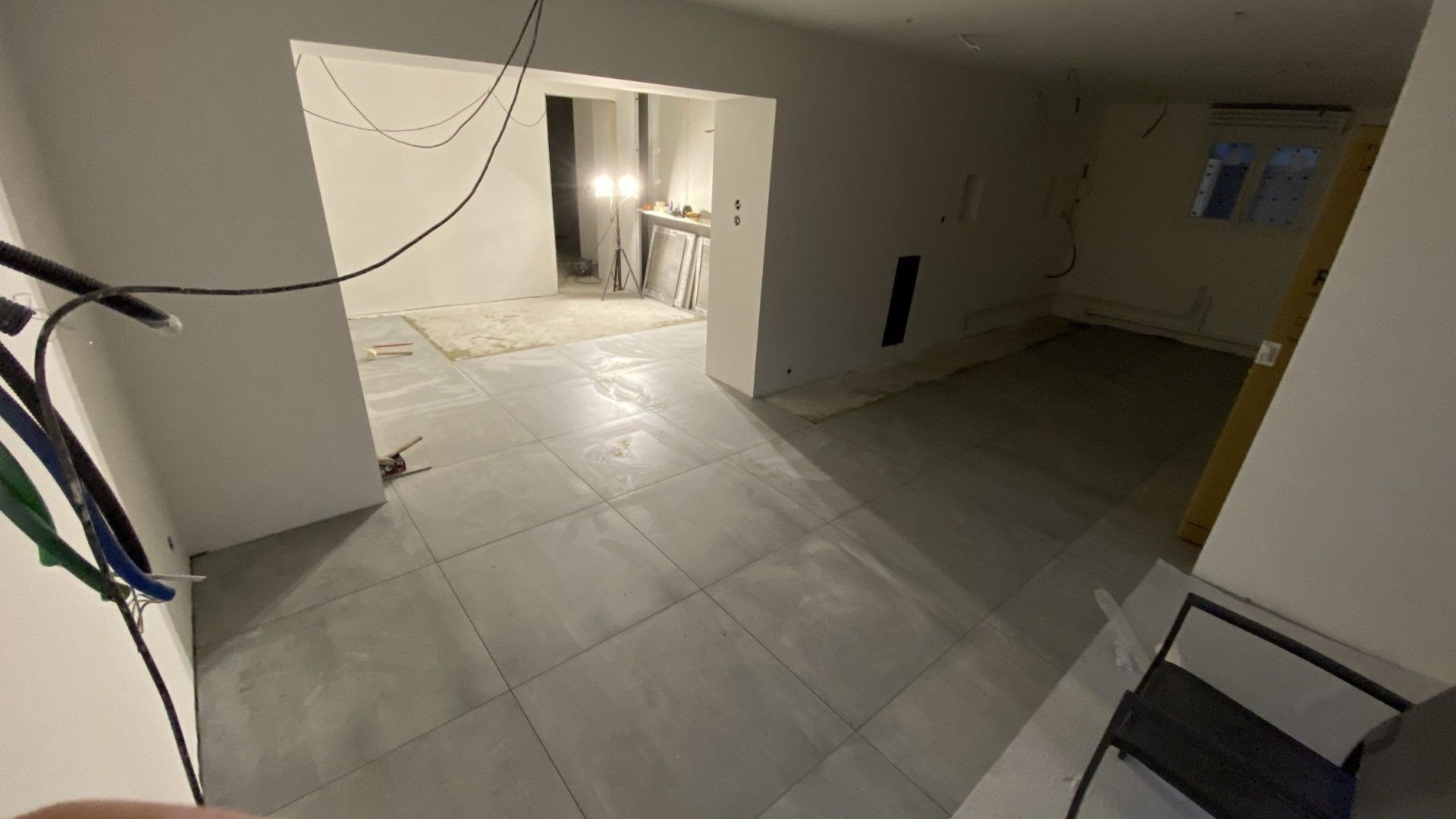 Pose Placo et pose de carrelage au sol 80 x 80 cm