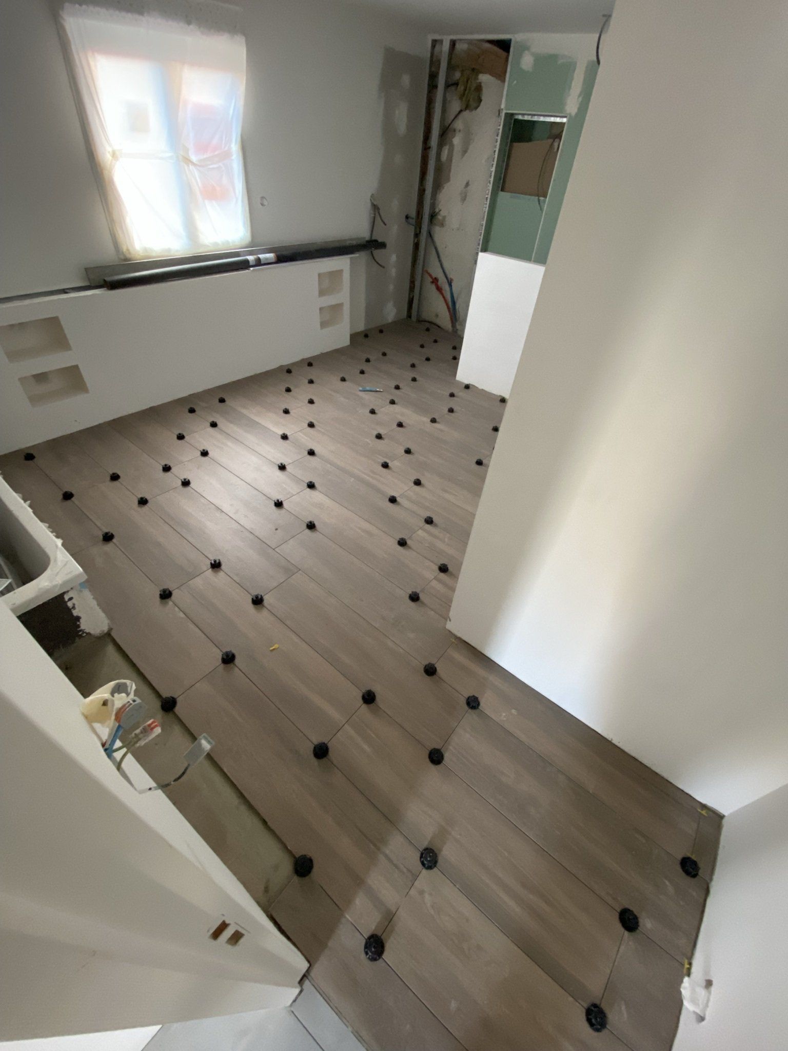 Chambre Parentale avec bain, douche et dressing derriere Télévision