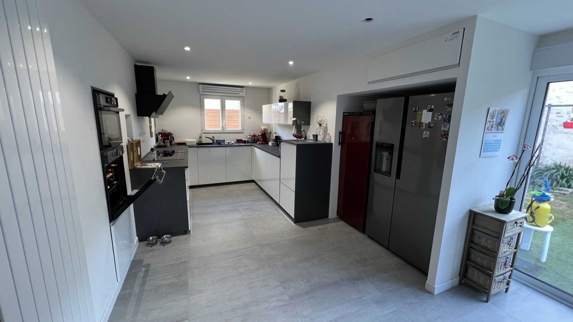 Pose carrelage 80 x 80 cm et cuisine encastrée