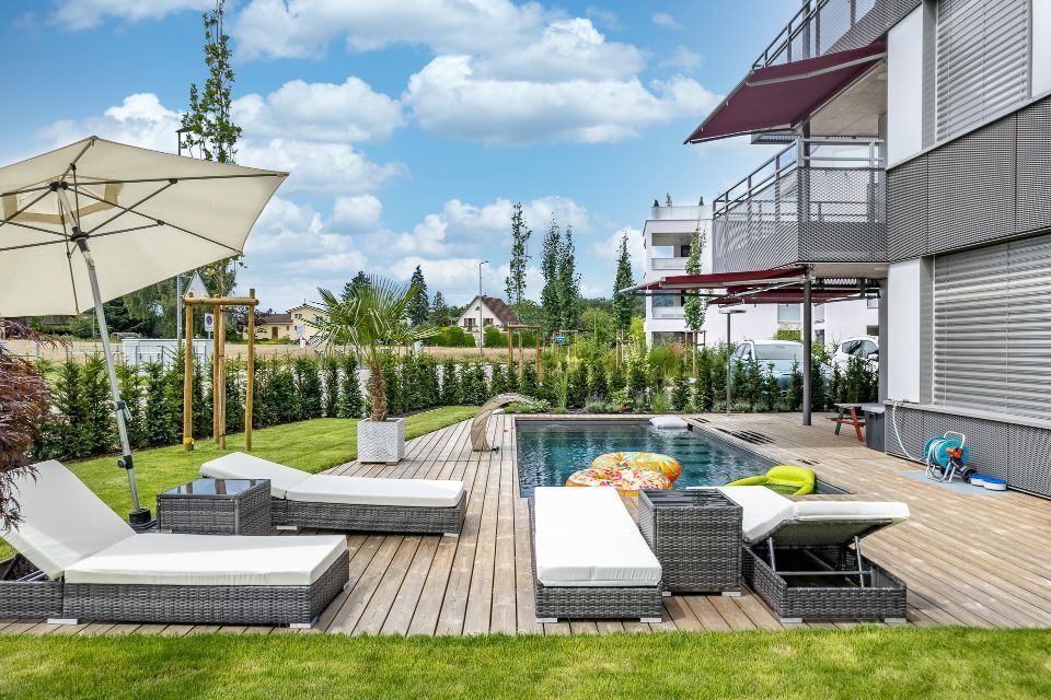 Sitzecke am Gartenpool