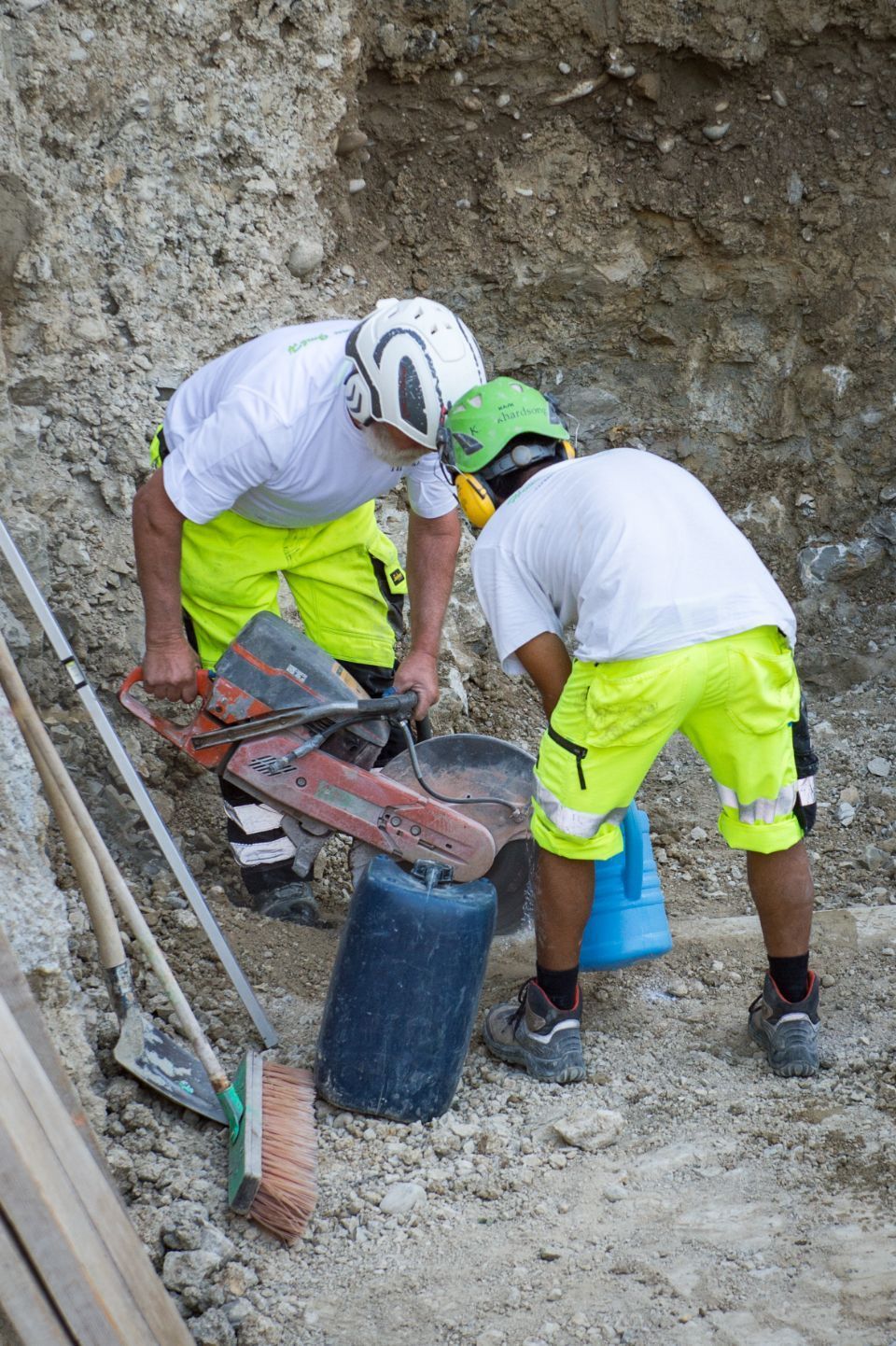 Mitarbeiter der Hossli Bau GmbH beim Bau