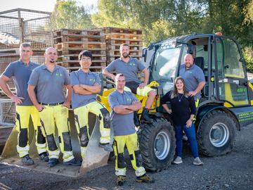 Kran vor einem Neubau