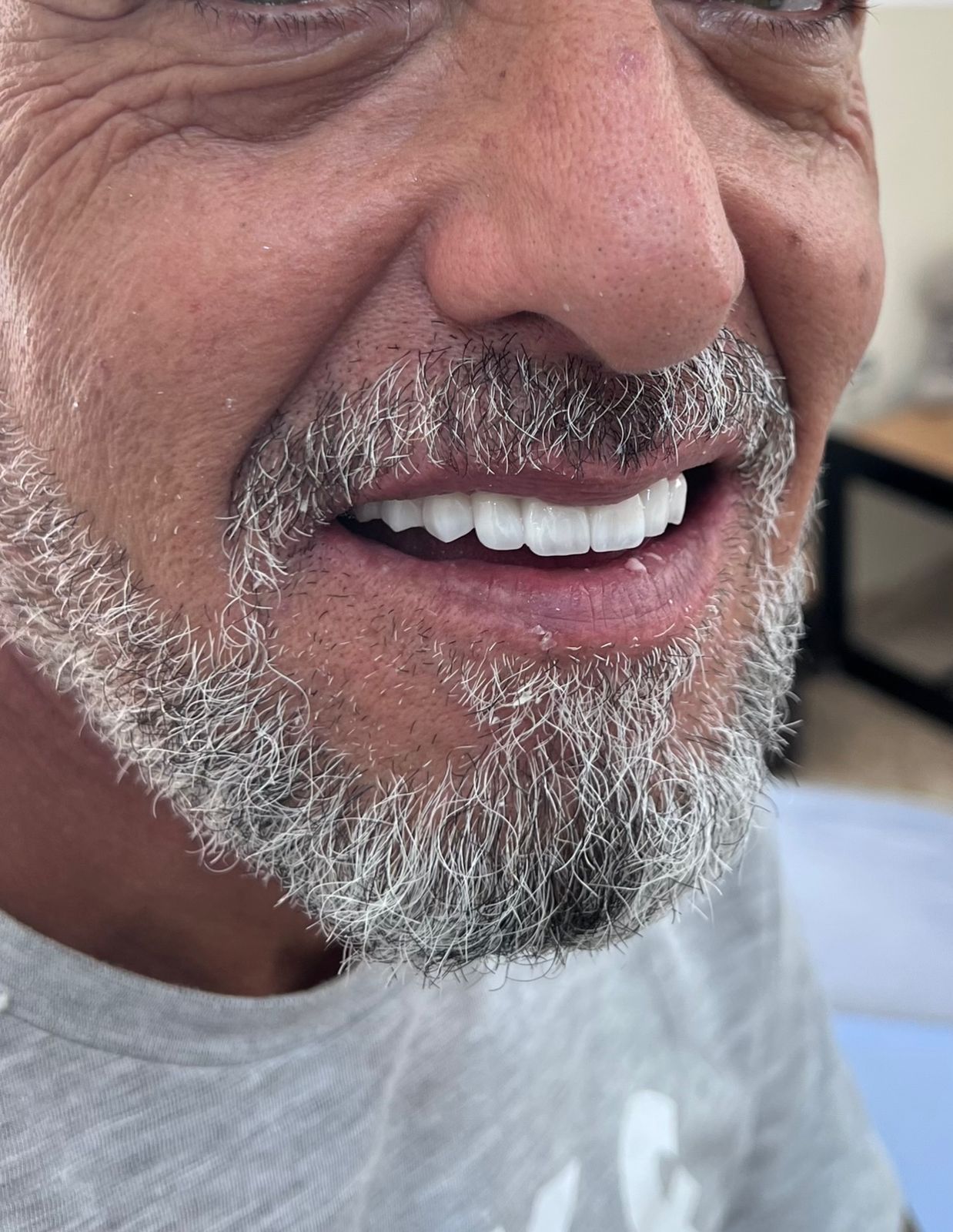 الدكتورة تسنيم ضاني لطب وجراحة الأسنان 