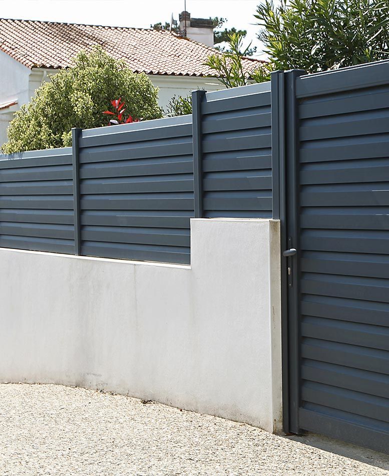 Clôture et muret pour délimiter un jardin