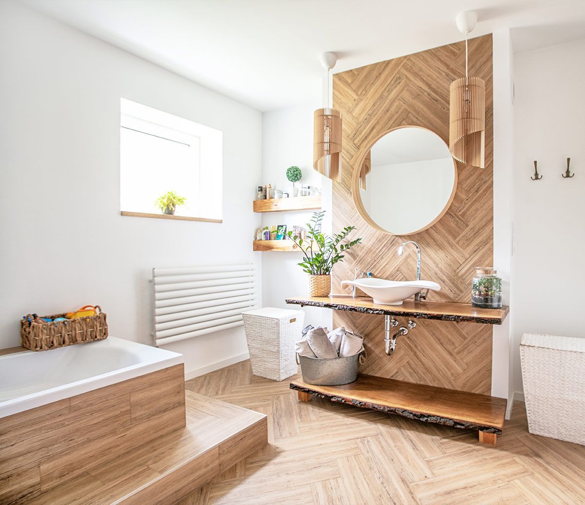 Baignoire dans une salle de bains