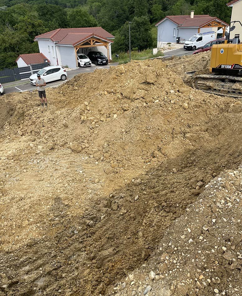 Terrassement et aménagement extérieur du terrain d'une maison