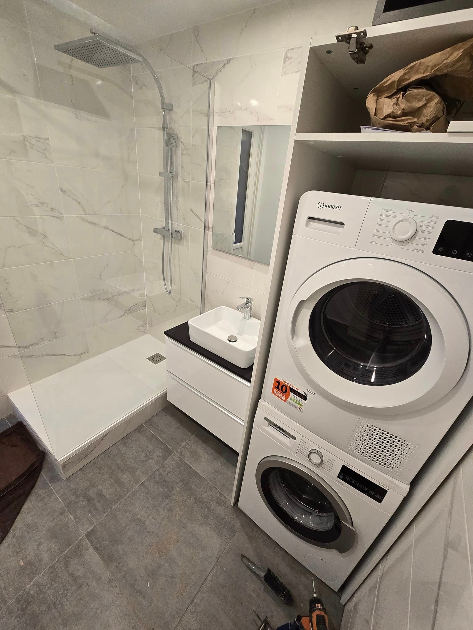 Une salle de bains rénovée