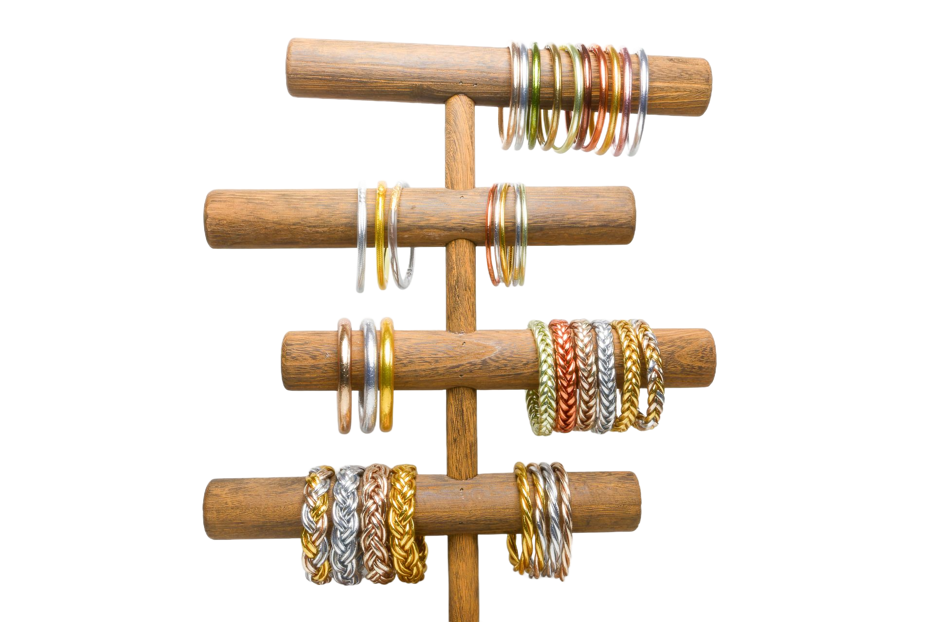 Présentoir à bracelets en bois contenant divers bracelets en joncs bouddhistes.