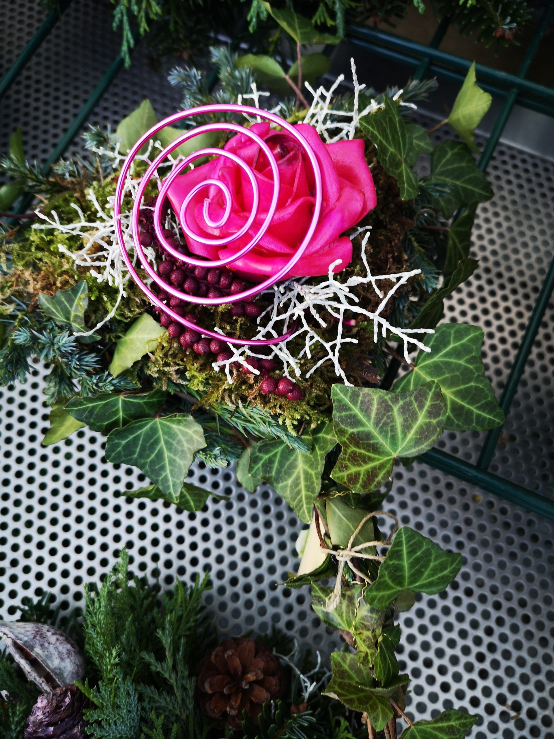 Blumengesteck mit Rose, Foto von Blumen Böswirth