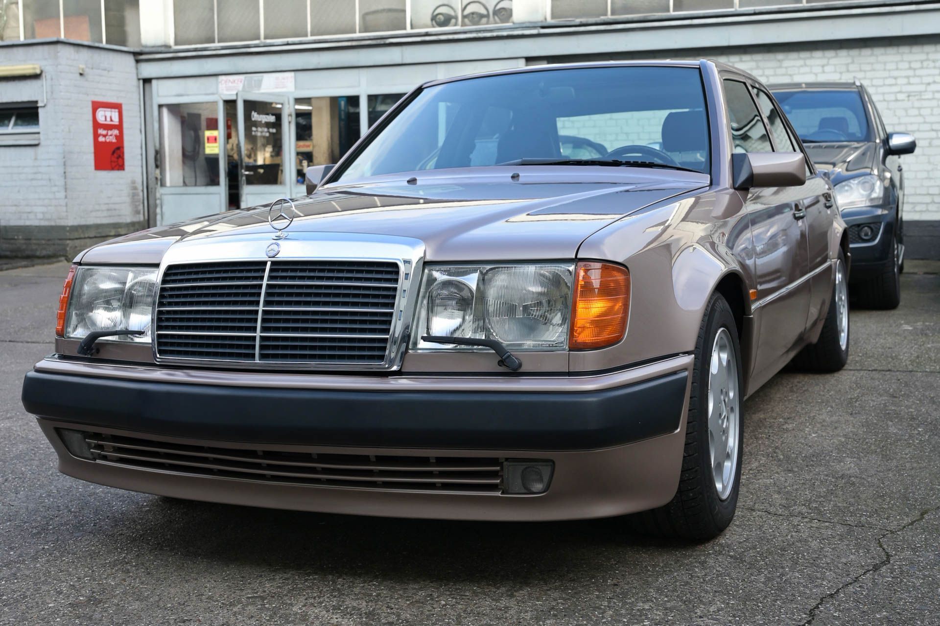 Spezialisiert azf die Reparatur von Mercedes-Benz Fahrzeugen und Mercedes-Benz Oldtimern Spezialisiert azf die Reparatur von Mercedes-Benz Fahrzeugen und Mercedes-Benz Oldtimern