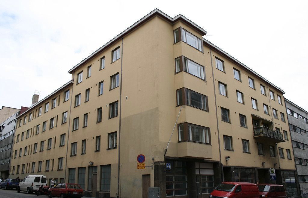 Taloyhtiön ikkunoiden korjaus ja tiivisteiden uusiminen Helsingissä