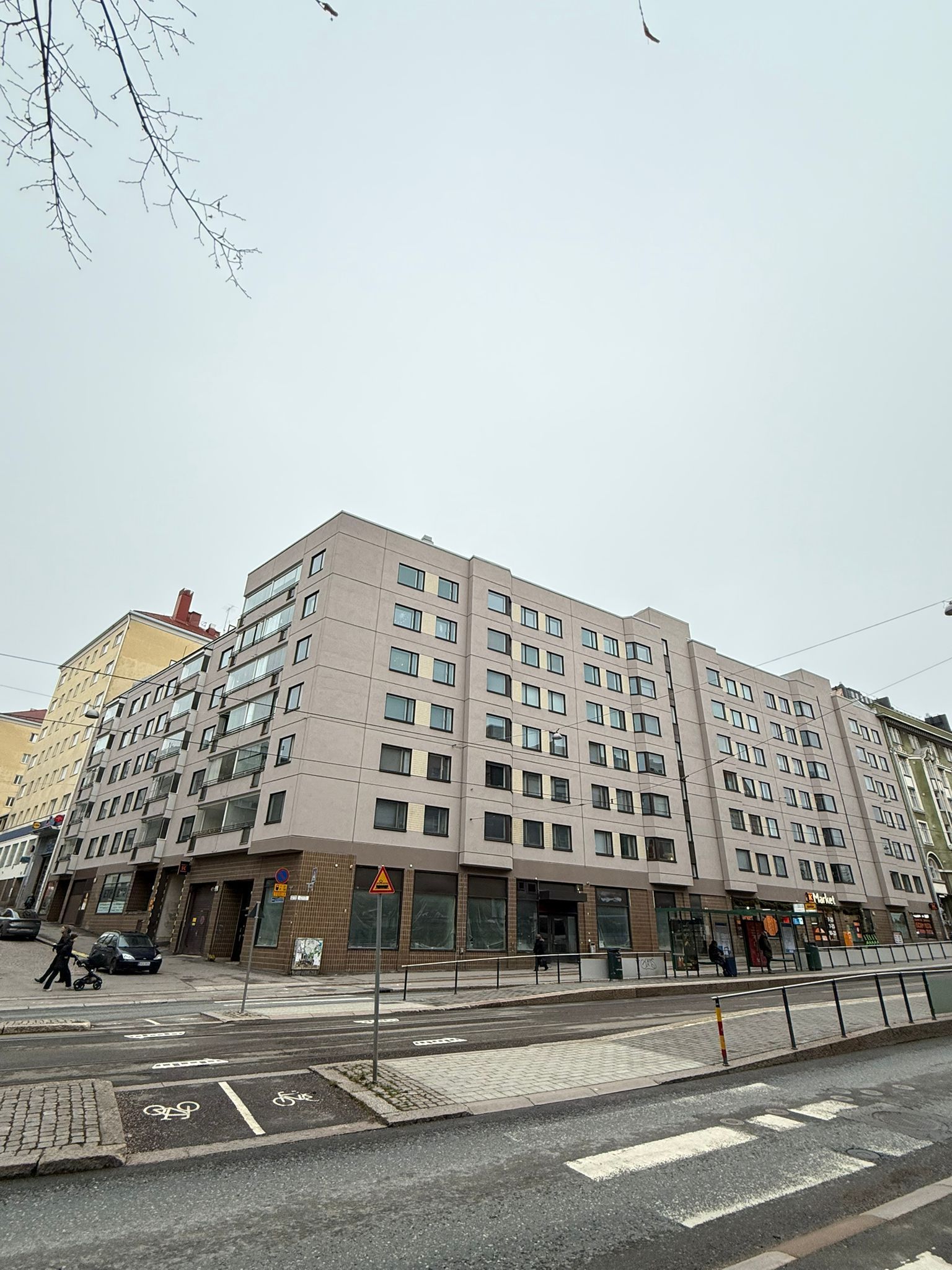 Taloyhtiön ikkunakorjaukset ja tiivisteiden uusiminen Helsingissä