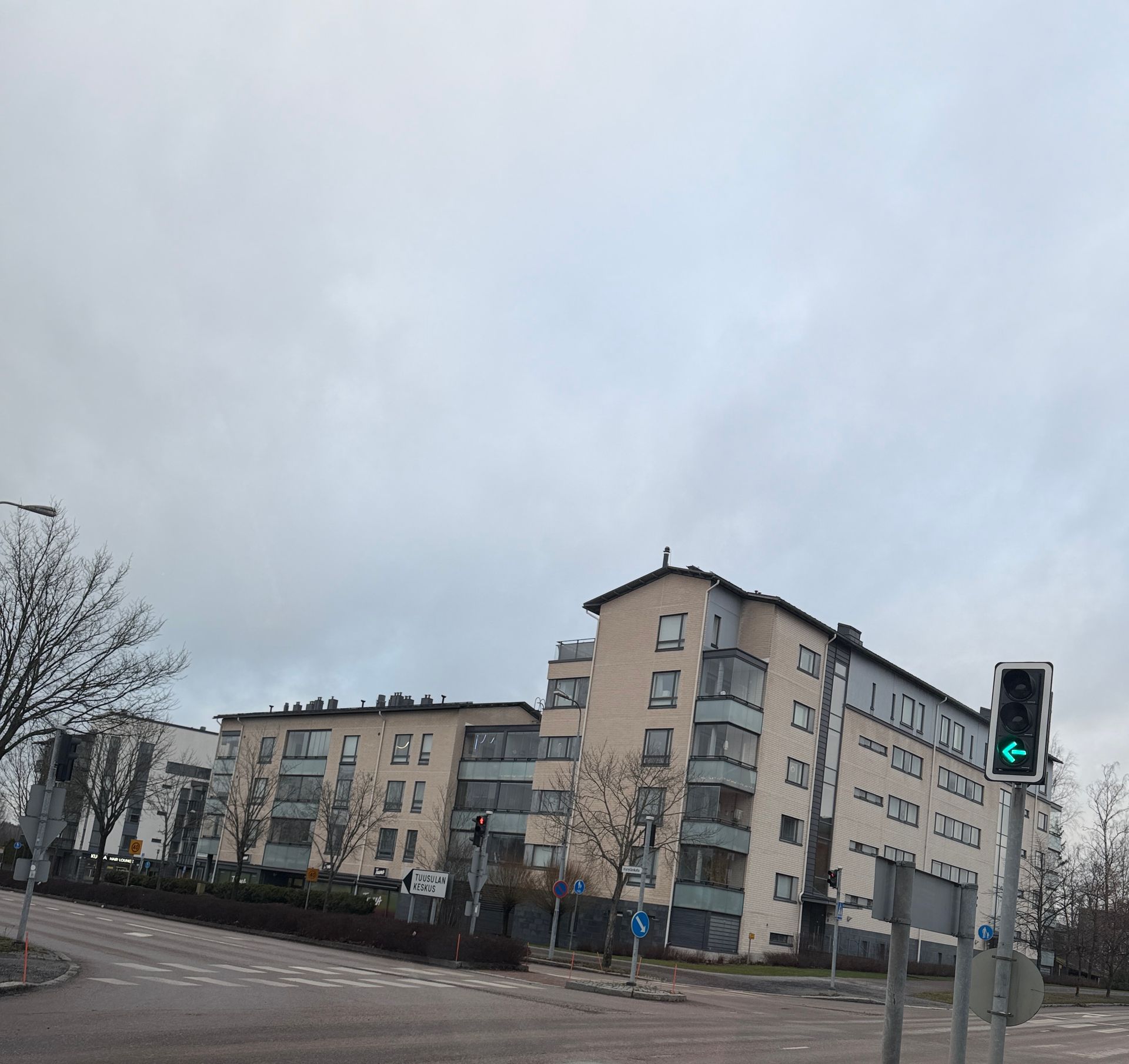 Taloyhtiön ikkunoiden tiivisteiden uusiminen Tuusulassa