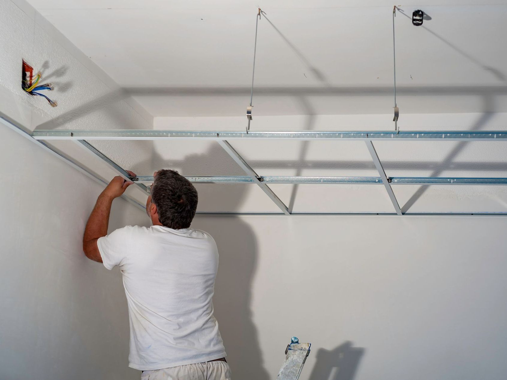 Ossature suspendue pour faux plafond
