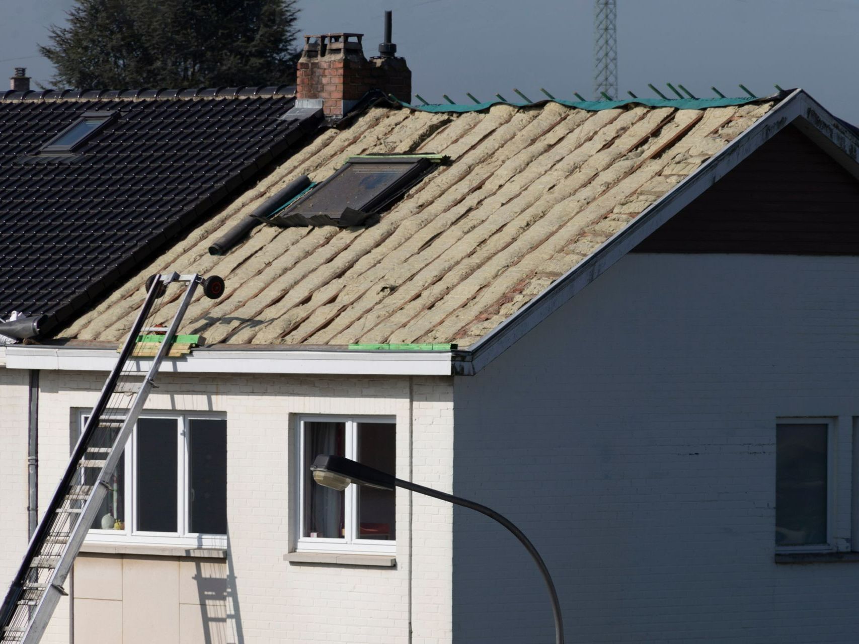 Chantier d'une toiture avec isolation apparante