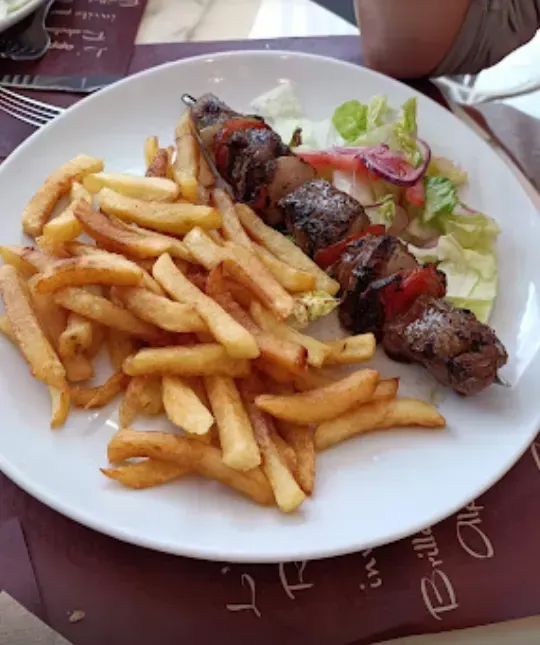 Frites avec brochette