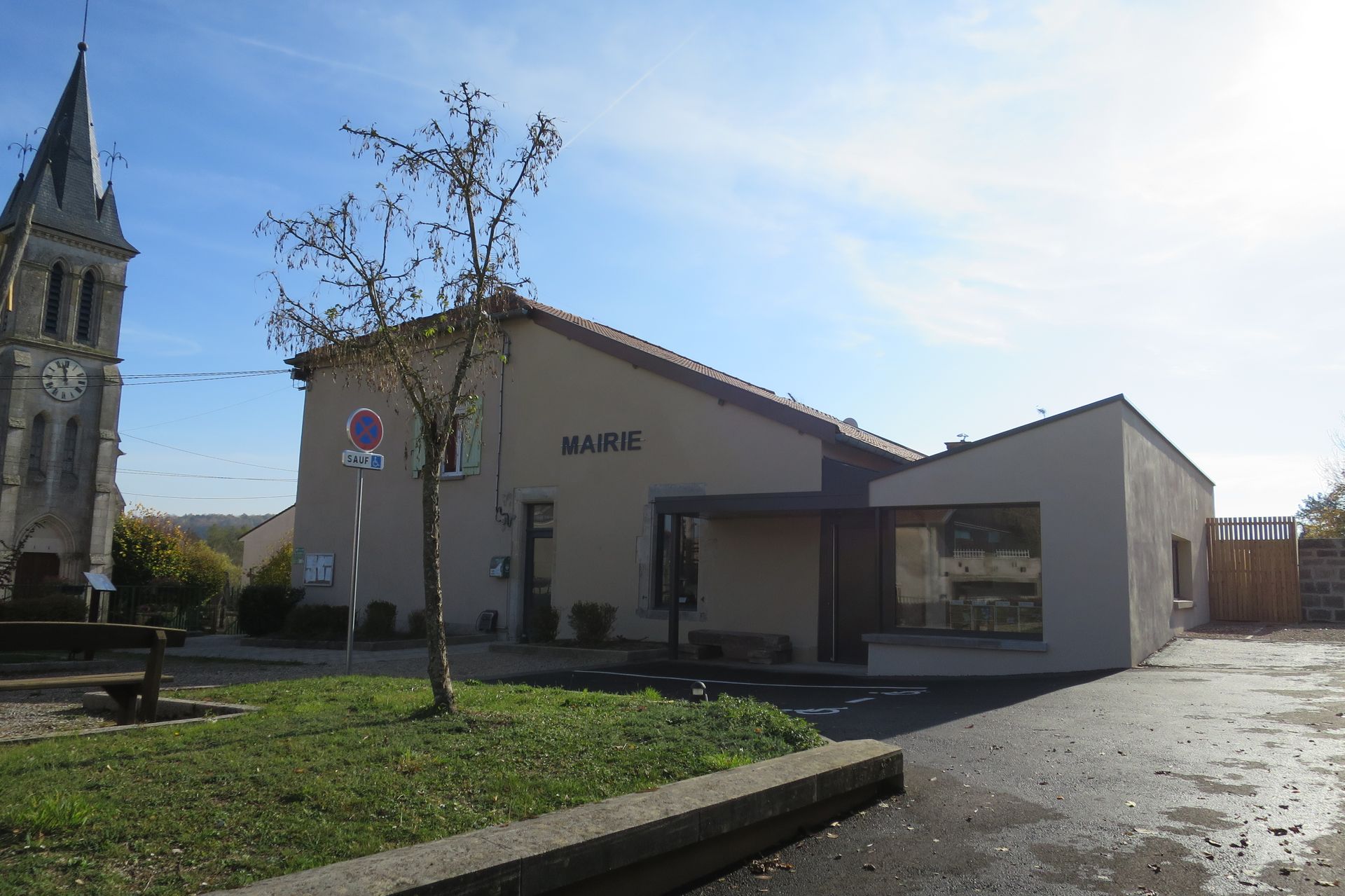 Une mairie.