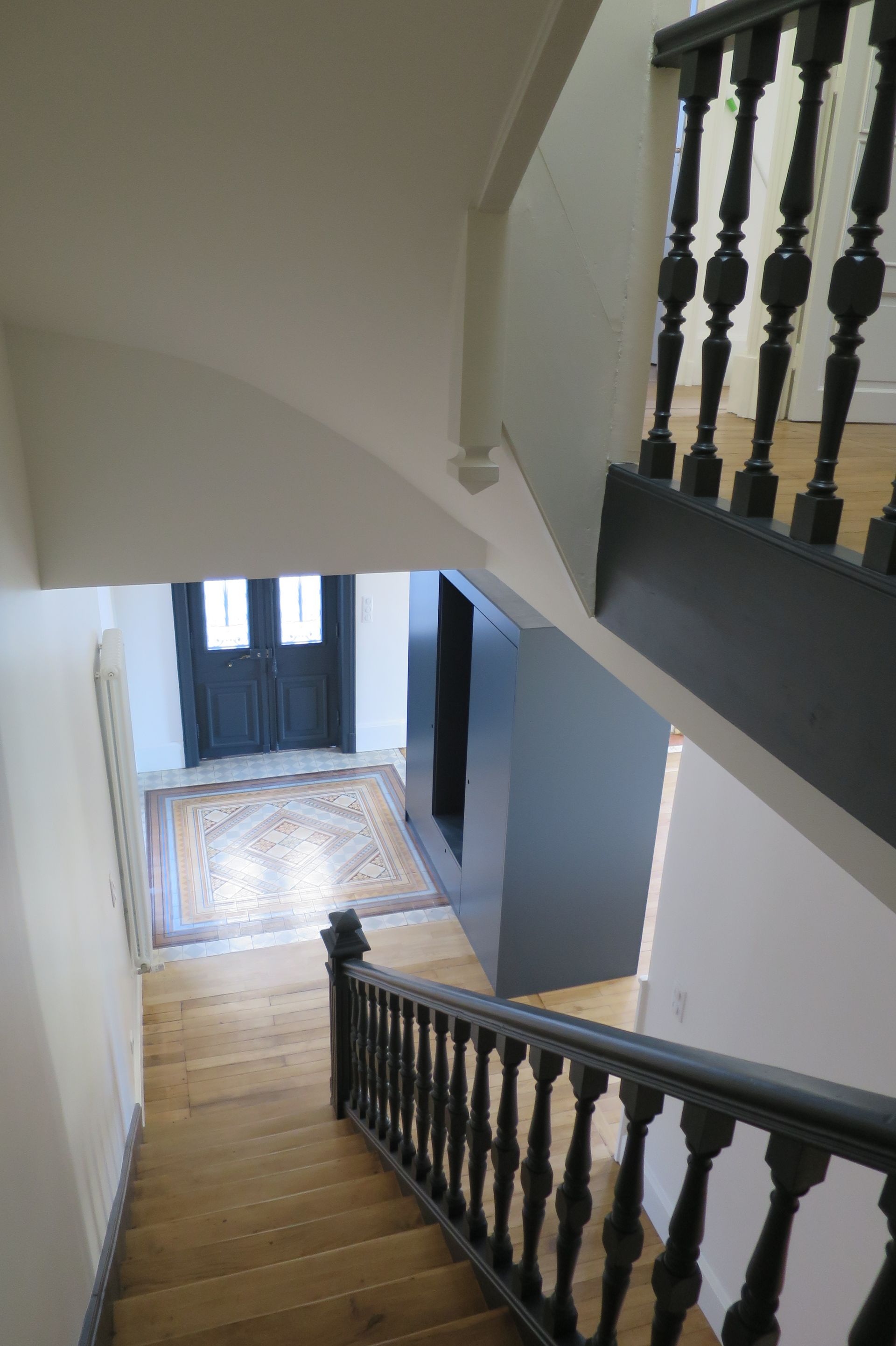 Un escalier.