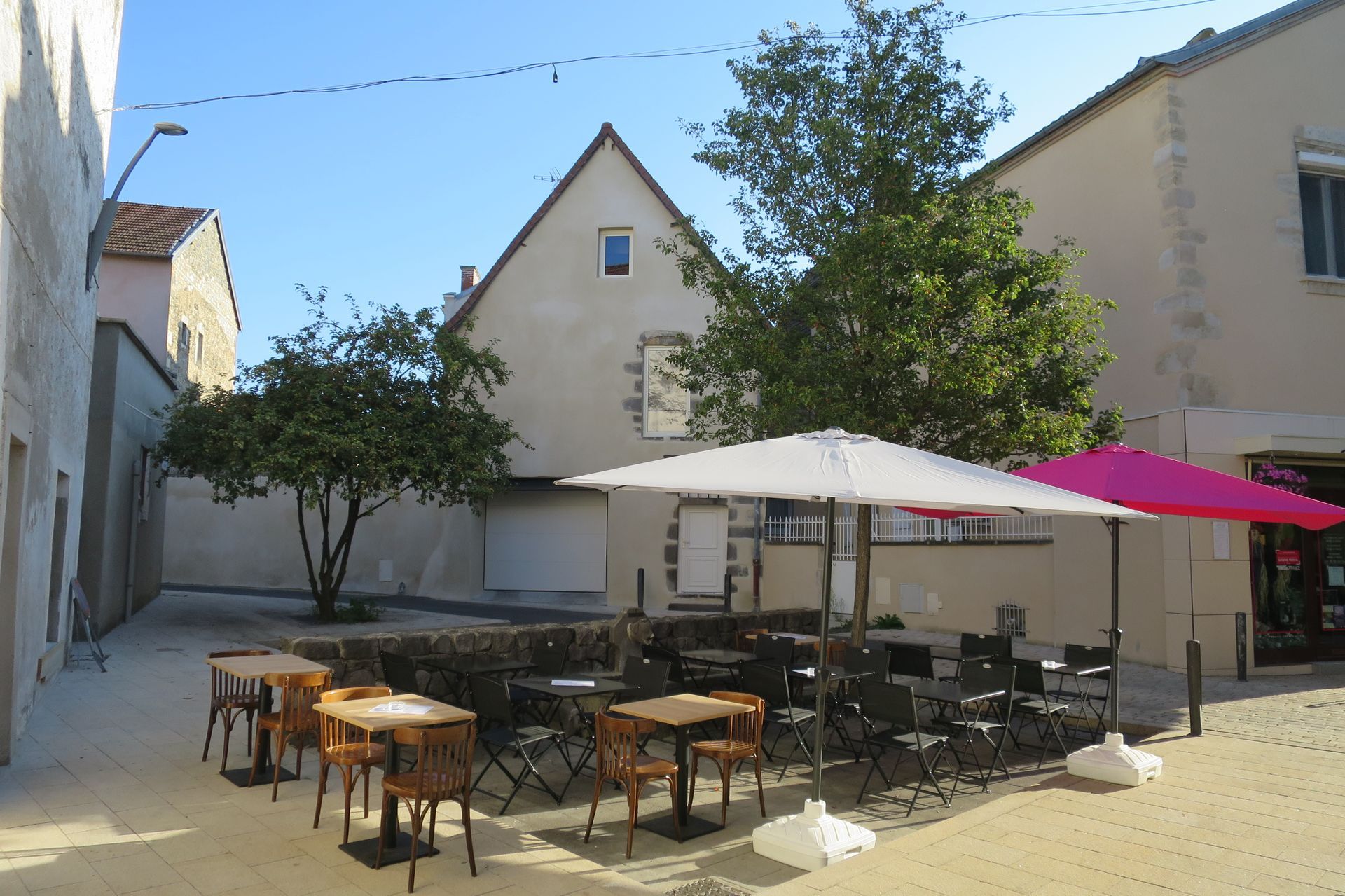 La terrasse d'un restaurant.