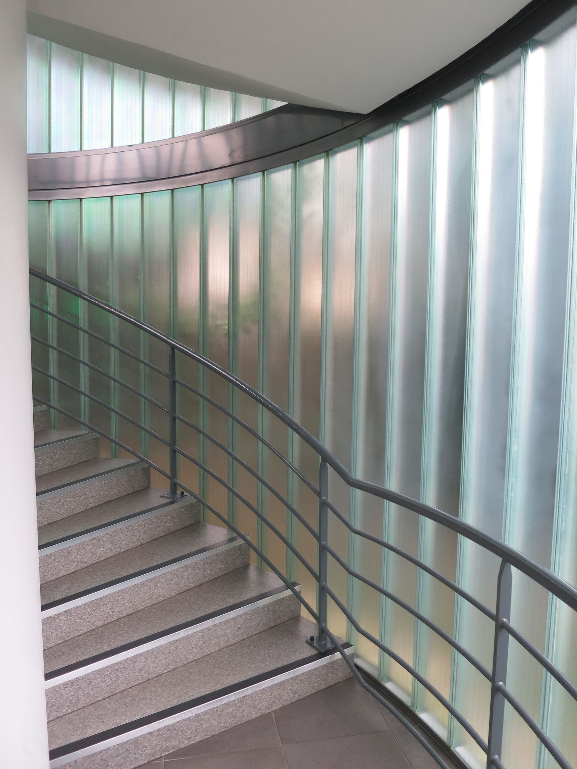 Des escaliers.