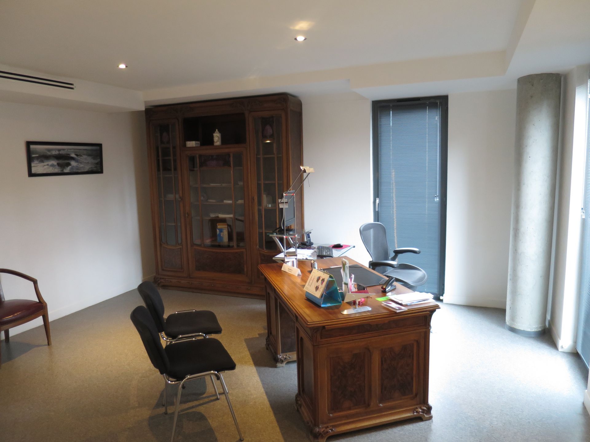 Un bureau.