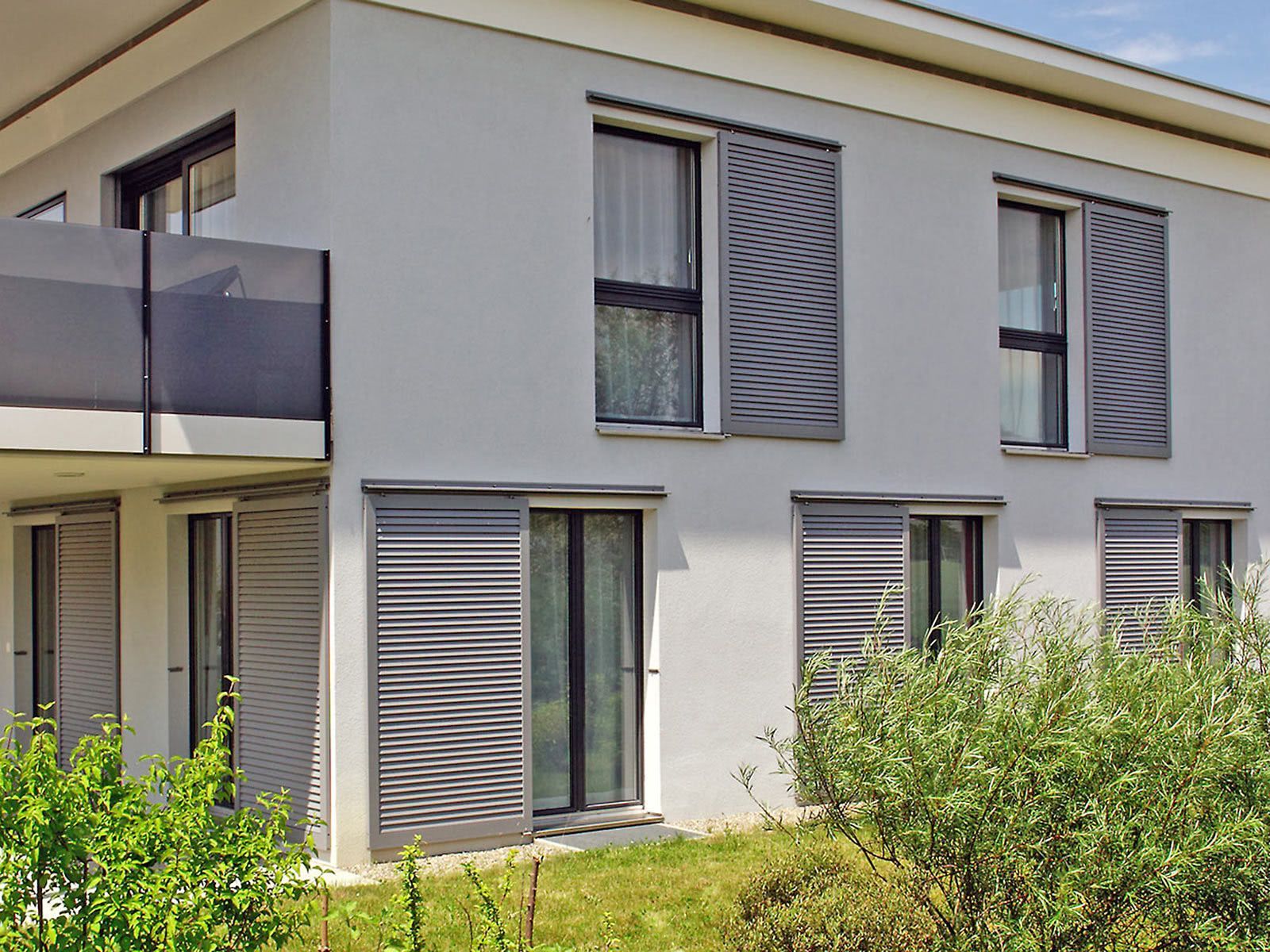 Façade avec des fenêtres.