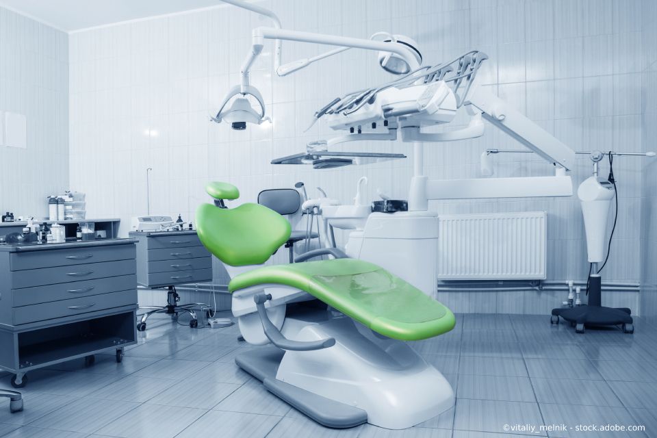 Moderner Behandlungsraum in der Praxis Dr. Andreas Fiedler