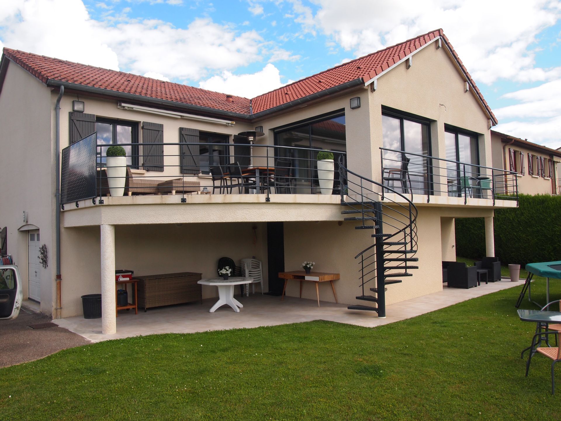 Garde-corps et terrasse d'extérieur