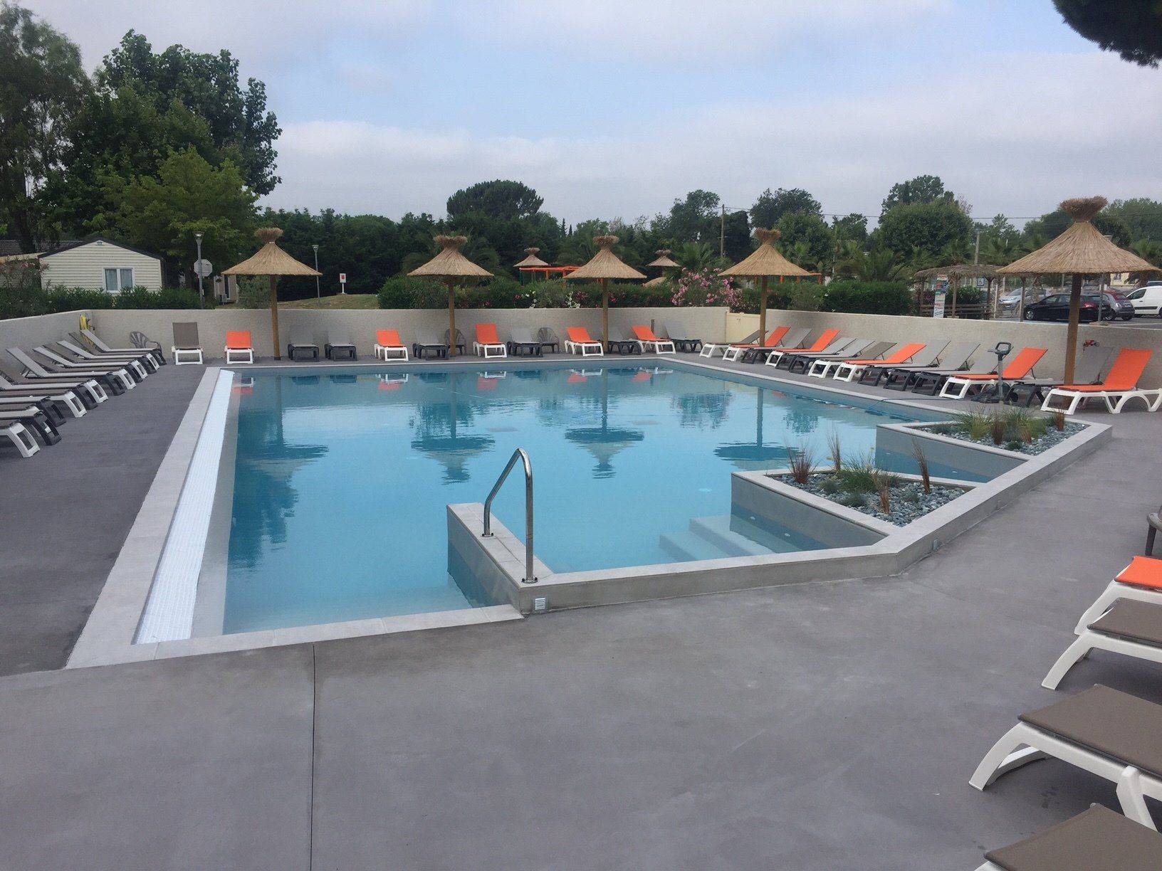 Piscine sans public autre angle