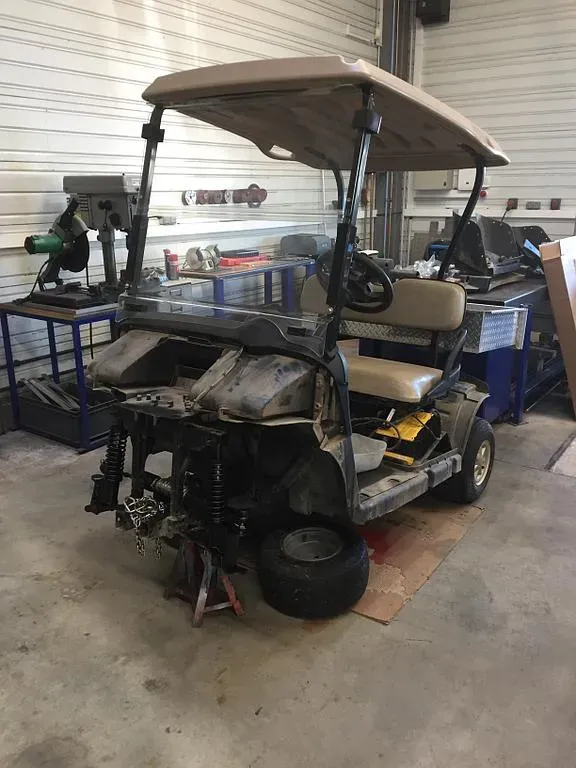 Atelier de réparation de golfette