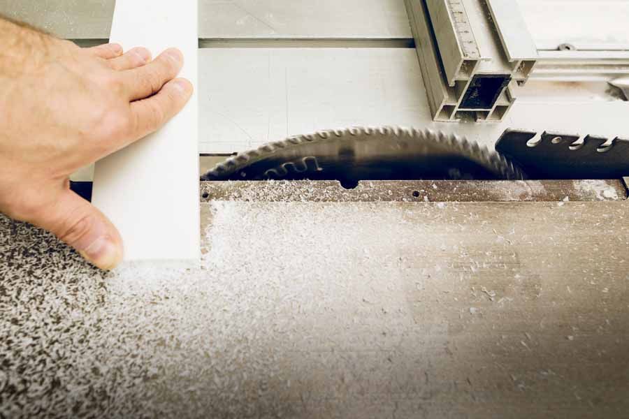 Découpe d'une lame de Corian