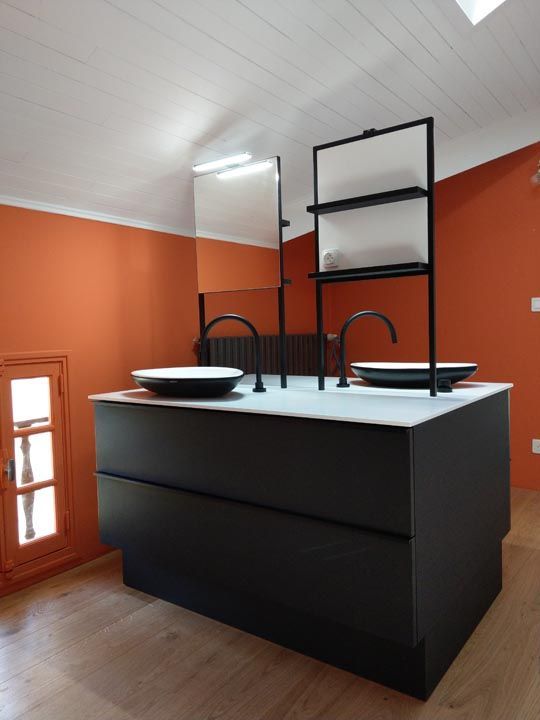 Meuble de toilettes de restaurant, avec deux vasques 