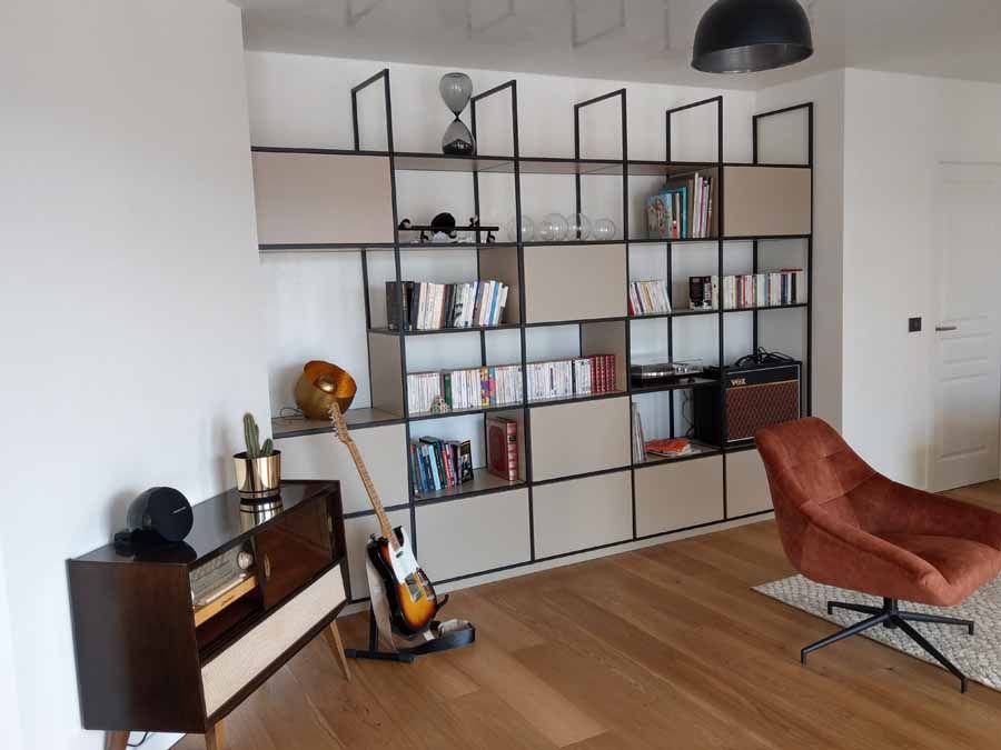 Salon avec meubles néoretros 