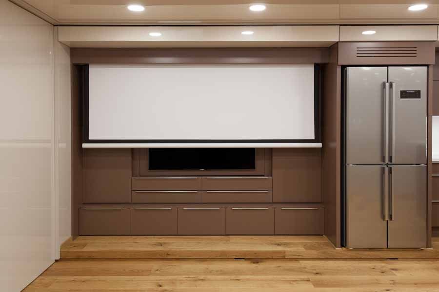 Écran de projection dans un salon