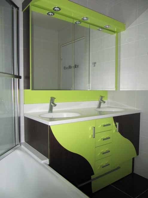 Meuble de salle de bain vert et marron