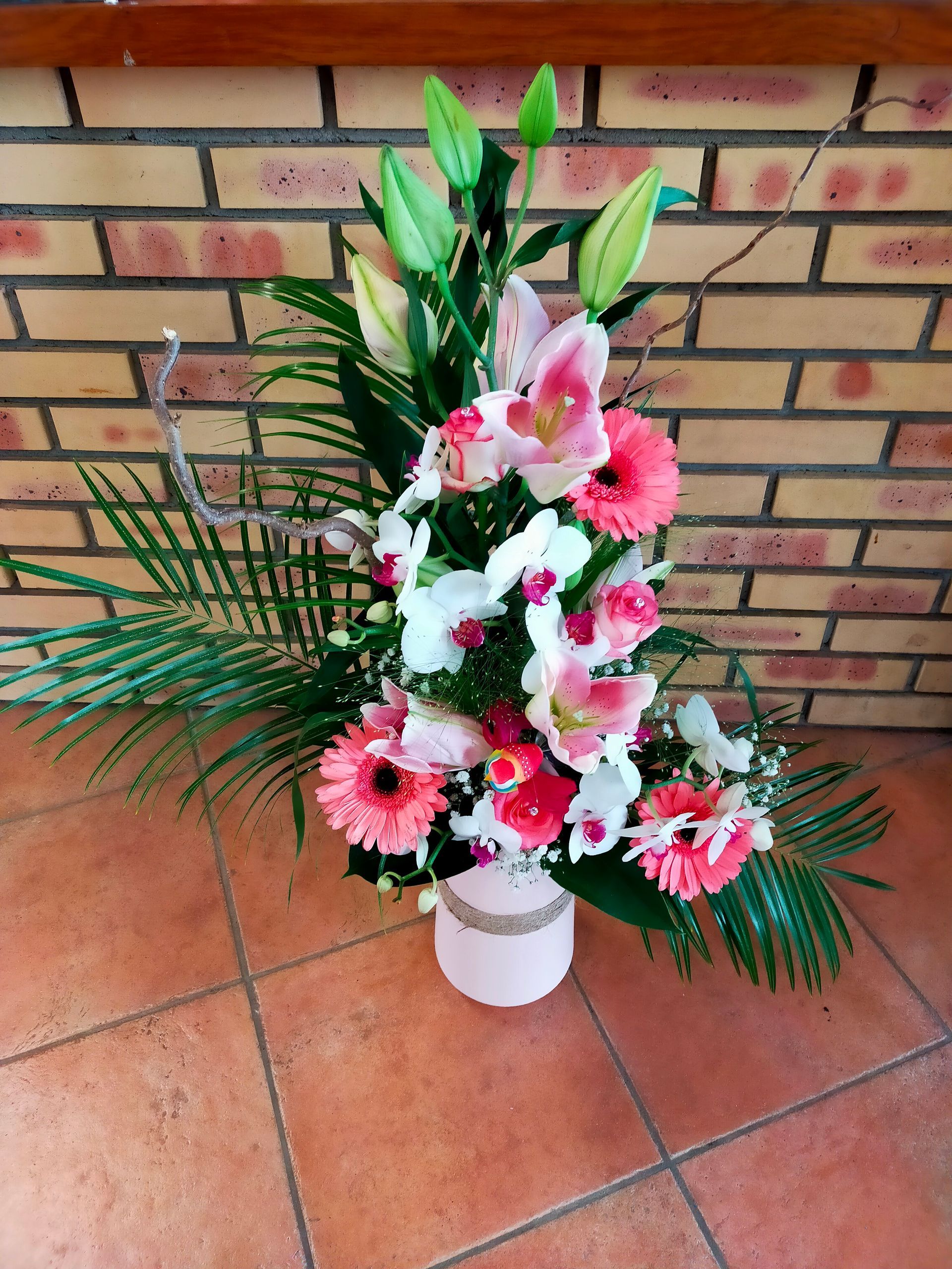 Une gerbe de fleurs dans les tons roses