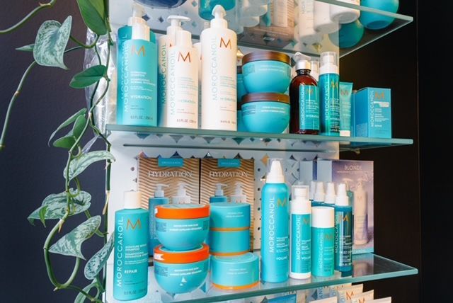 clseup -plank met  Moroccanoil producten