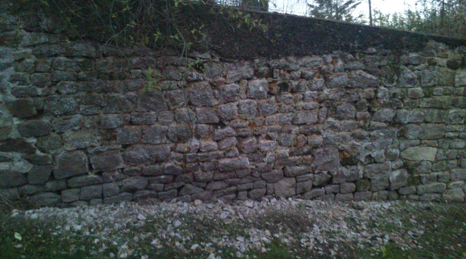 Mur en restauration à Avranches