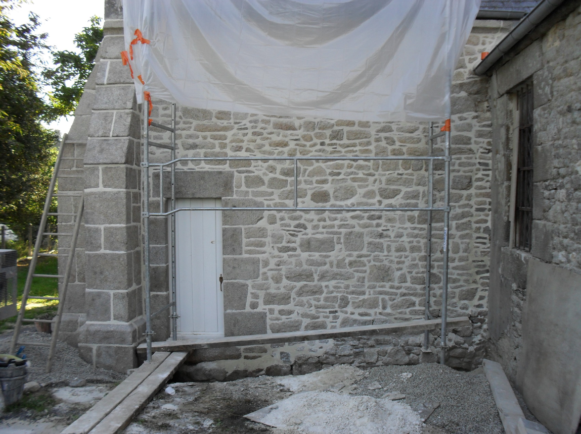 Réfection du mur extérieur terminé - église de Saint-Eugienne
