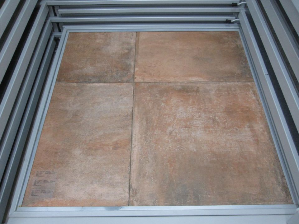 Fliesenmodell in einem Terrakottaton