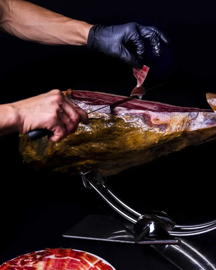 cuchillo cortando carne