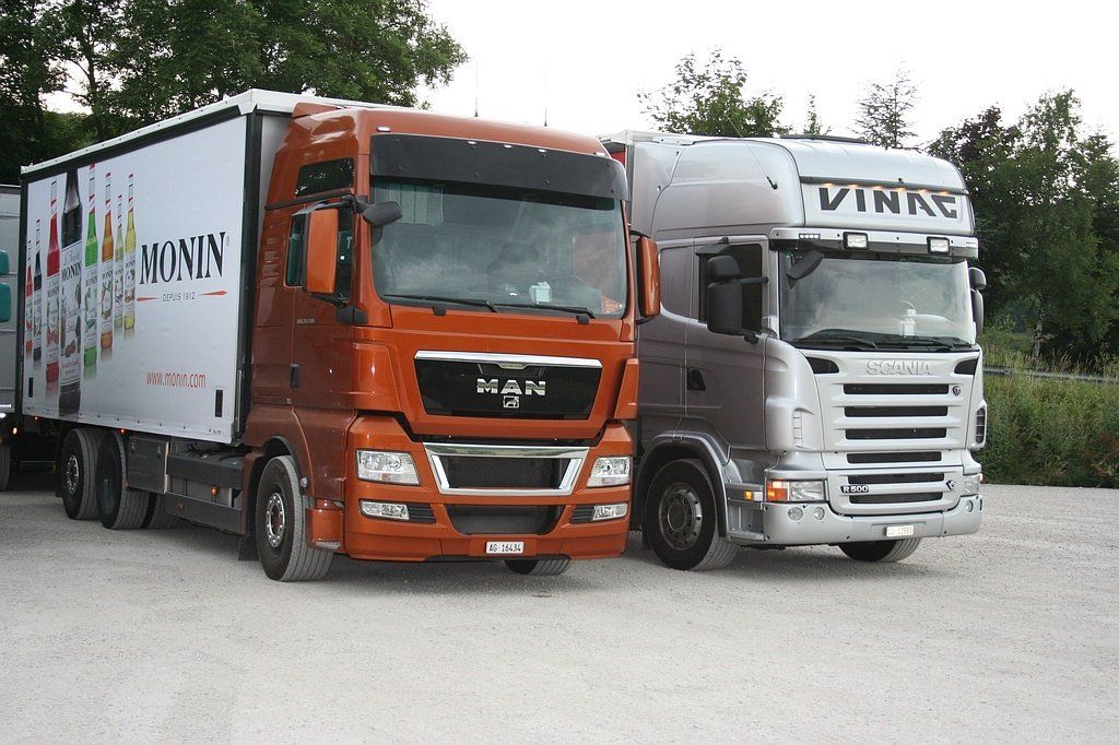 Nationale und internationale Transporte - Vinag-Transporte in Lengnau im Aargau