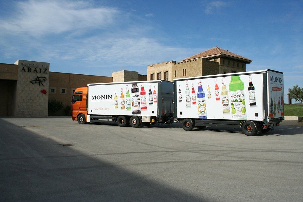 Nationale und internationale Transporte - Vinag-Transporte in Lengnau im Aargau