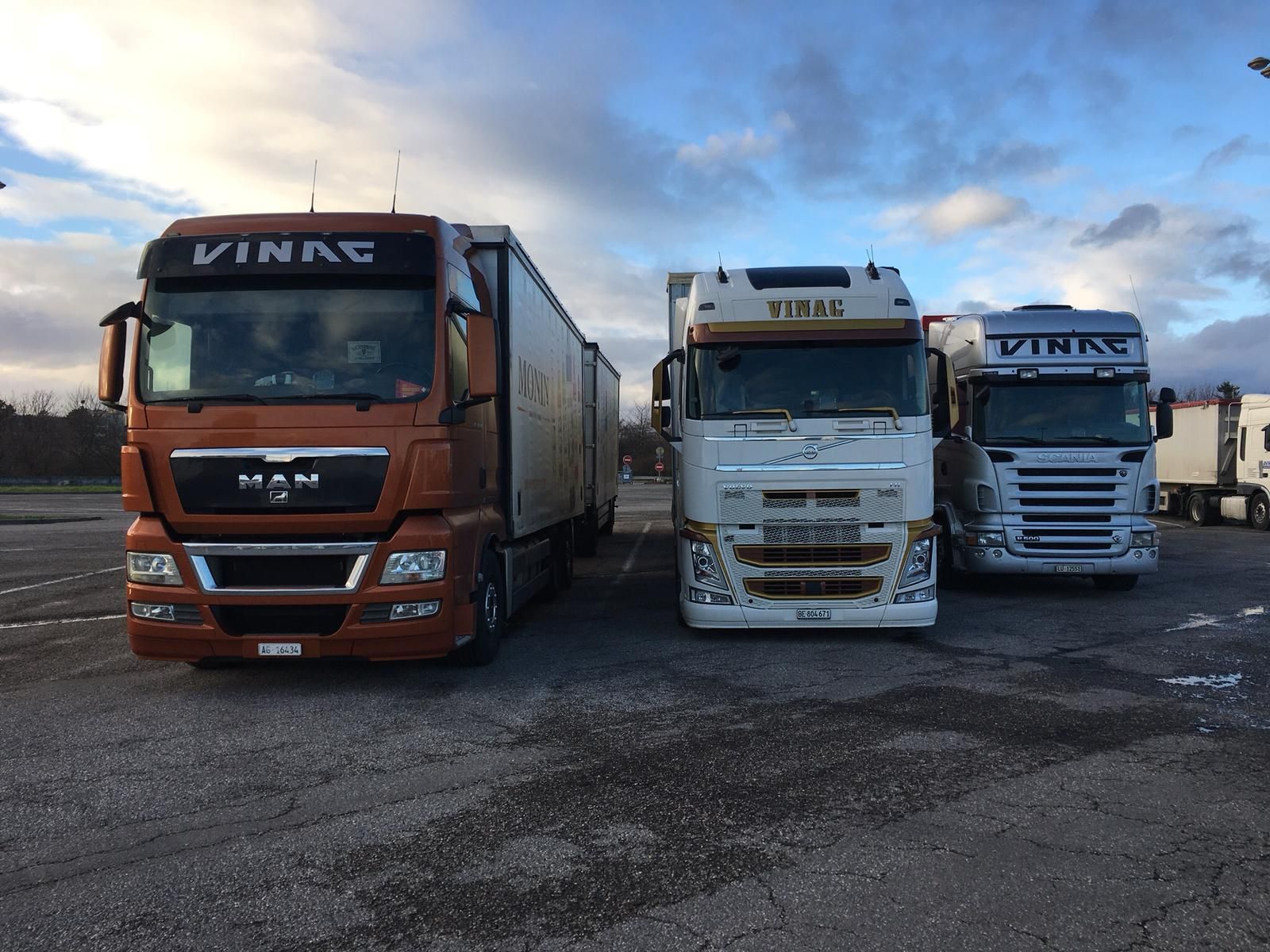 Nationale und internationale Transporte - Vinag-Transporte in Lengnau im Aargau